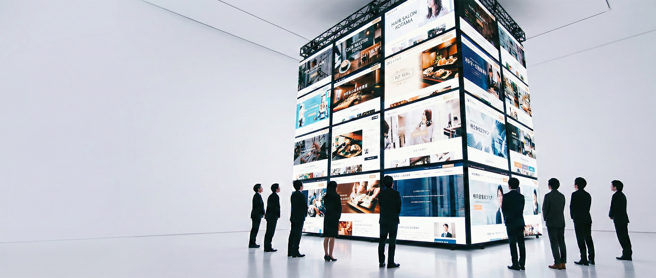 最短即日で完成する公式ホームページのPCとスマートフォン表示イメージ